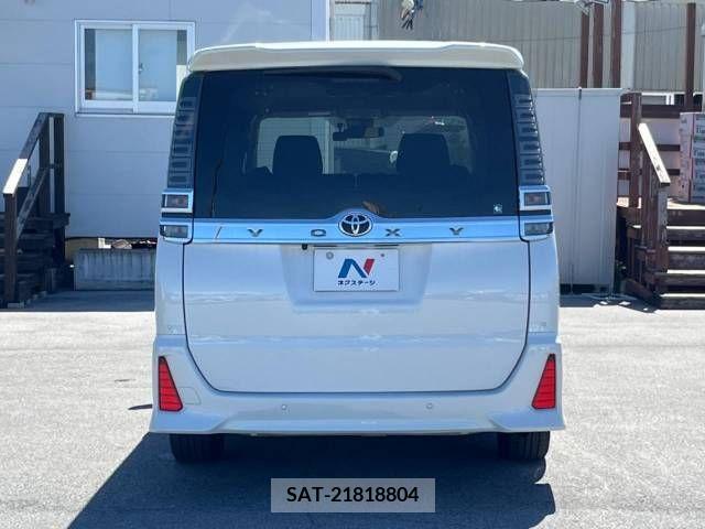 Toyota VOXY 2020-10 370328-19