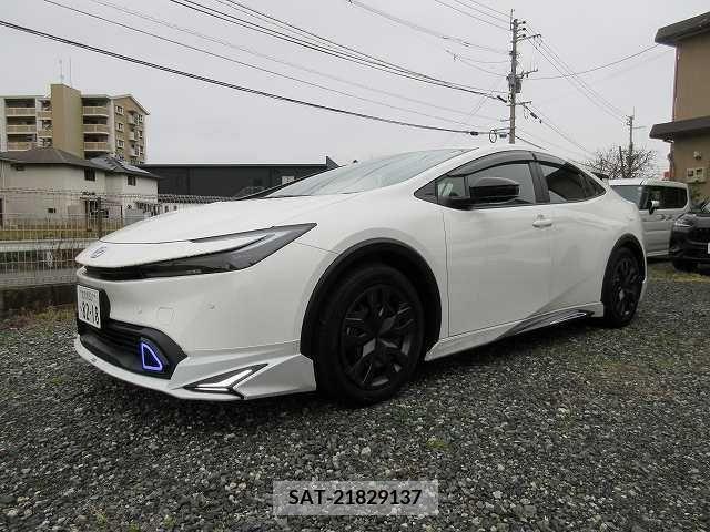 Toyota PRIUS 2023-06 230655-0