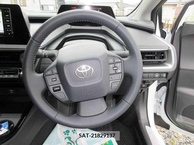 Toyota PRIUS 2023-06 230655-3
