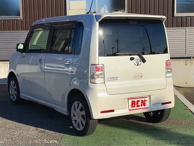Toyota PIXIS SPACE 2011-10 28774-8