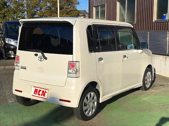Toyota PIXIS SPACE 2011-10 28774-2