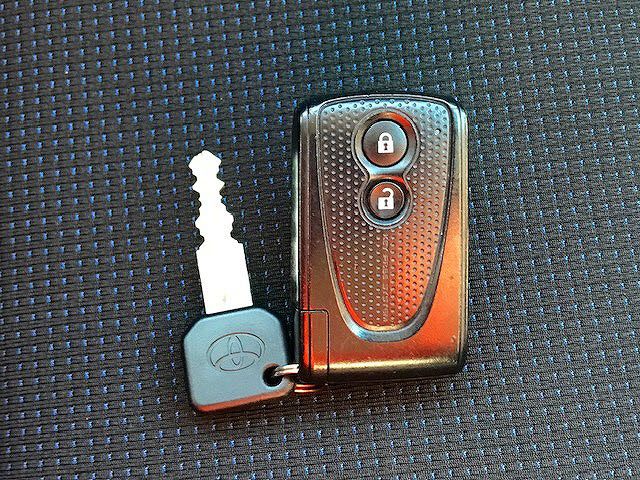 Toyota PIXIS SPACE 2011-10 28774-10