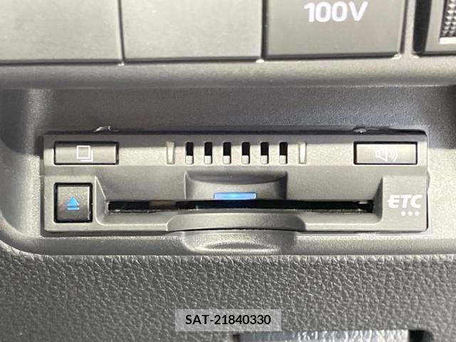 Toyota AQUA 2023-01 347058-6