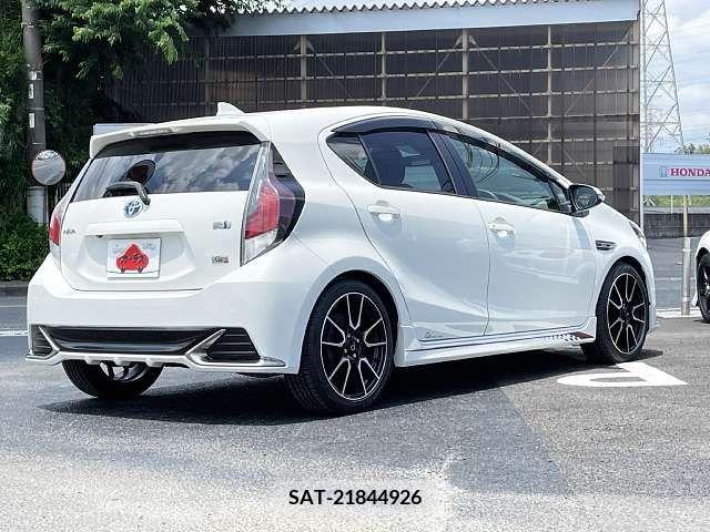 Toyota AQUA 2016-08 314049-2
