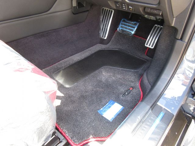 Nissan GT-R 2021-11 3253-25