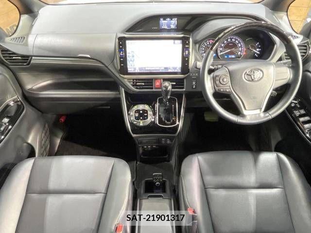 Toyota ESQUIRE 2018-09 268932-1