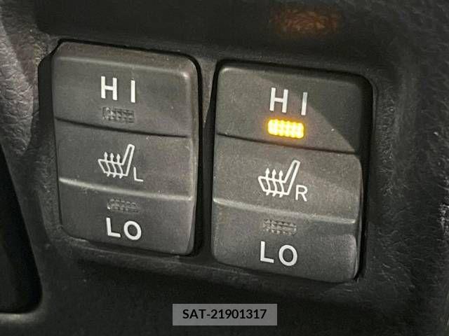 Toyota ESQUIRE 2018-09 268932-6