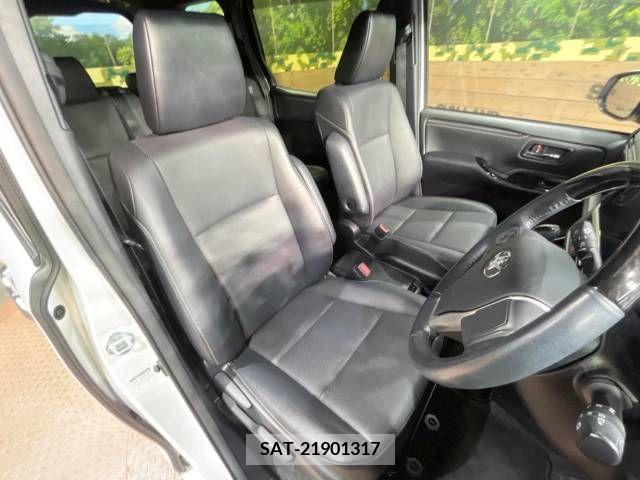 Toyota ESQUIRE 2018-09 268932-8