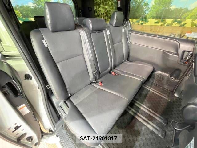 Toyota ESQUIRE 2018-09 268932-9