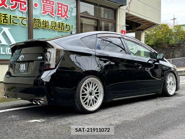 Toyota PRIUS 2013-07 282158-2