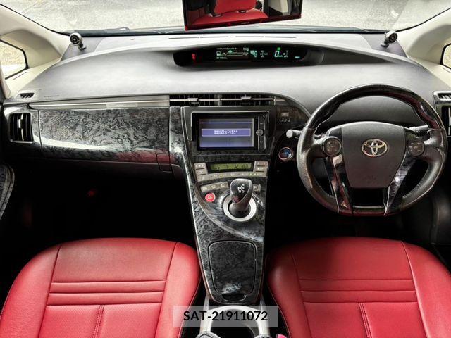 Toyota PRIUS 2013-07 282158-9