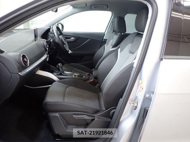 Audi Q2 2017-11 317995-9