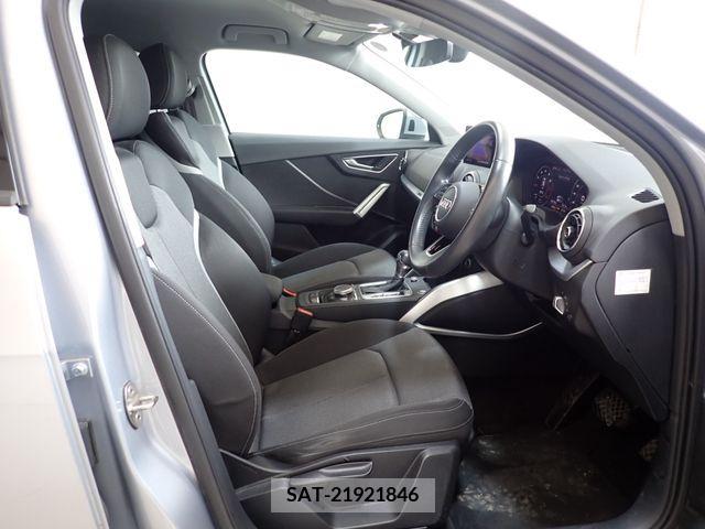 Audi Q2 2017-11 317995-7