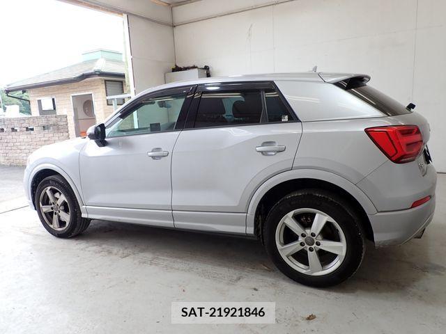 Audi Q2 2017-11 317995-6