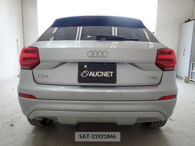 Audi Q2 2017-11 317995-5