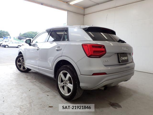 Audi Q2 2017-11 317995-2