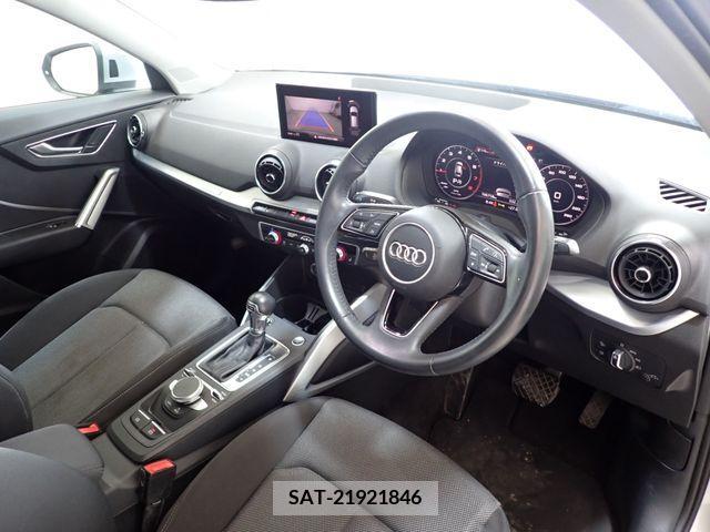 Audi Q2 2017-11 317995-1