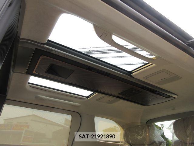 Lexus LM 2024-05 316245-19