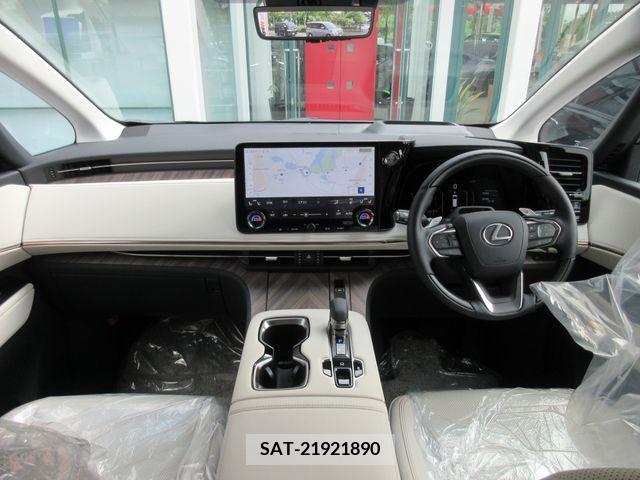 Lexus LM 2024-05 316245-1
