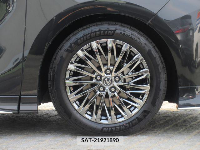 Lexus LM 2024-05 316245-6