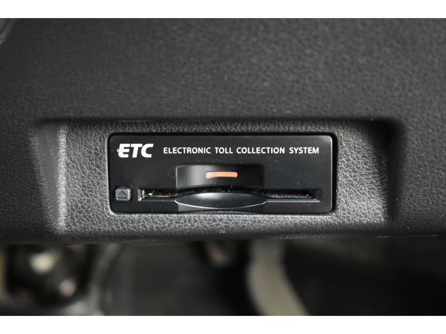 Nissan LEAF 2019-02 13998-9