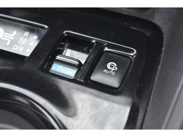 Nissan LEAF 2019-02 13998-12