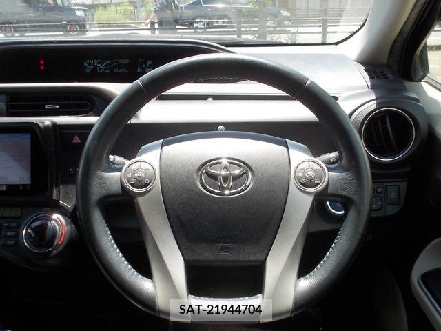 Toyota AQUA 2014-02 344693-9