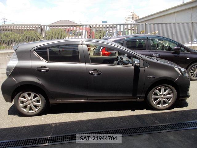 Toyota AQUA 2014-02 344693-1