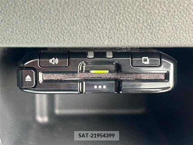 Toyota Pixis Mega 2022-08 341712-18