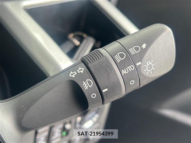 Toyota Pixis Mega 2022-08 341712-17