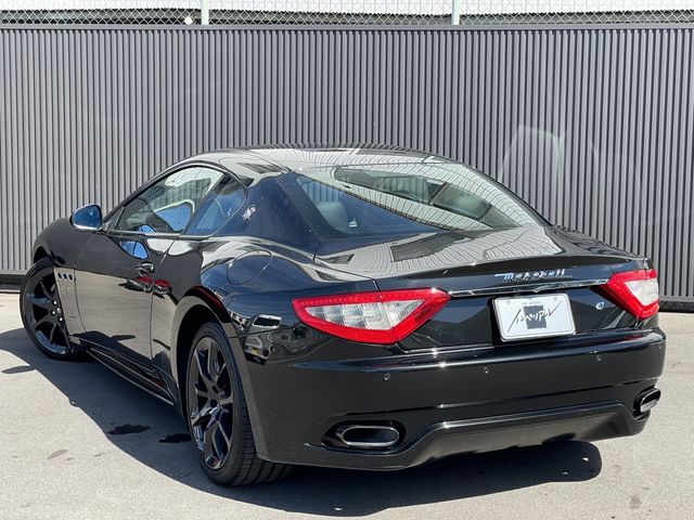 Maserati GRANTURISMO 2011-08 181658-2