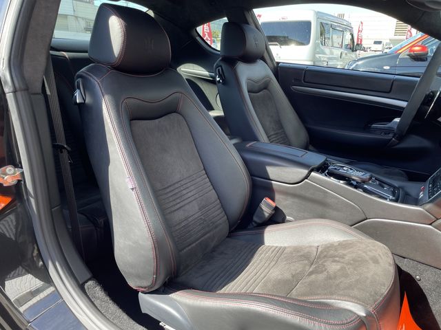 Maserati GRANTURISMO 2011-08 181658-11