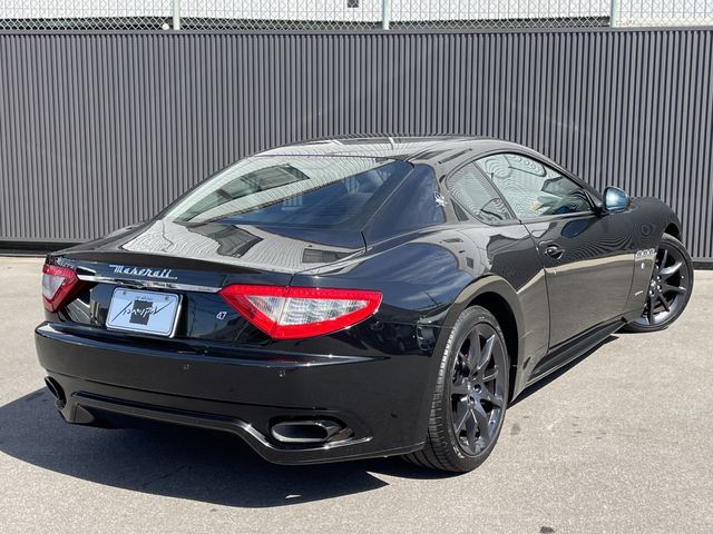 Maserati GRANTURISMO 2011-08 181658-8