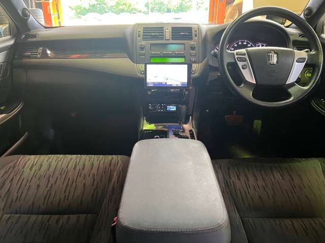 Toyota CROWN SEDAN 2012-11 6512-8