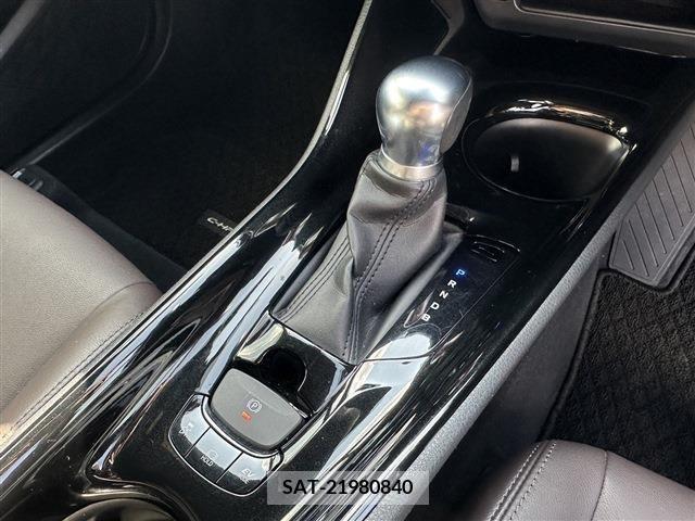 Toyota C-HR 2018-09 256216-17