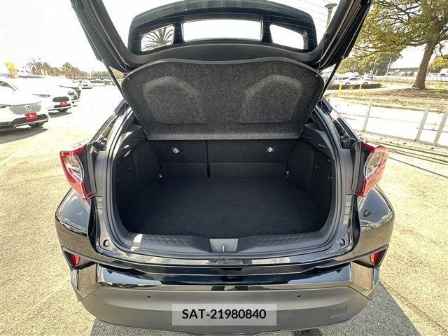 Toyota C-HR 2018-09 256216-24