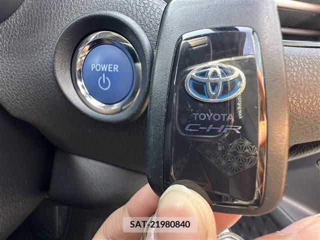 Toyota C-HR 2018-09 256216-13
