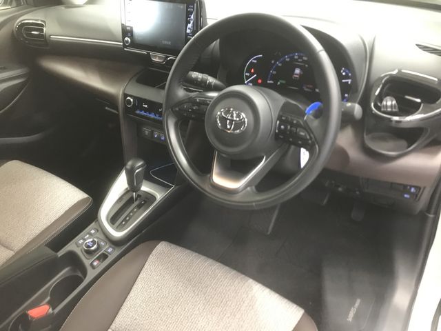 Toyota YARIS CROSS 2022-07 180961-11