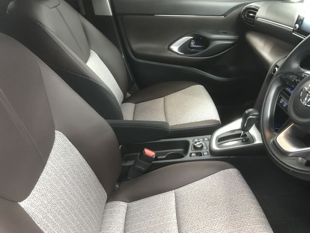 Toyota YARIS CROSS 2022-07 180961-12