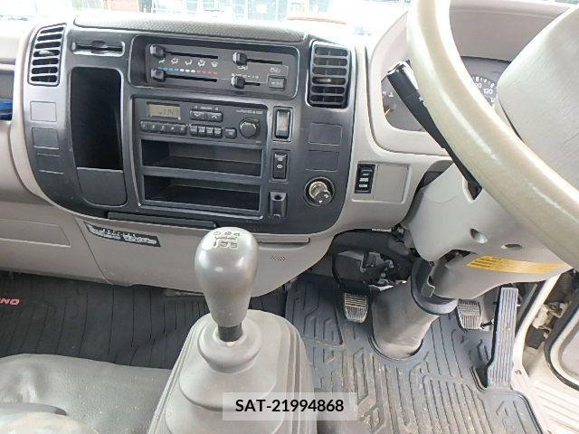 Hino DUTRO 2006-04 212746-4