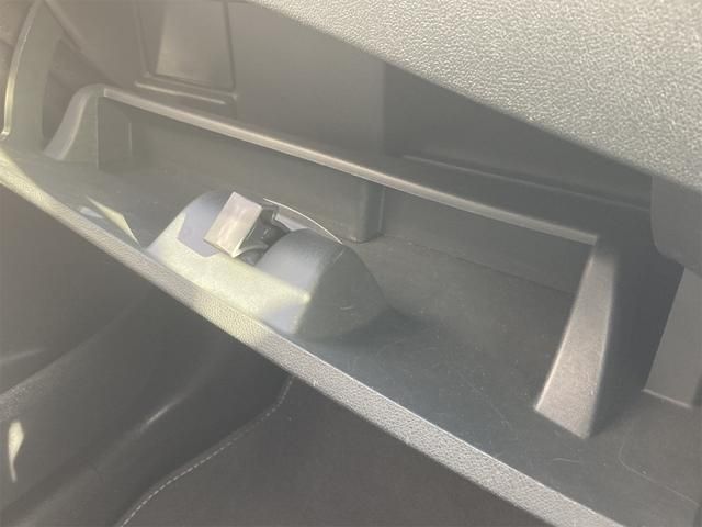 Renault MEGANE ESTATE 2013-03 181867-17