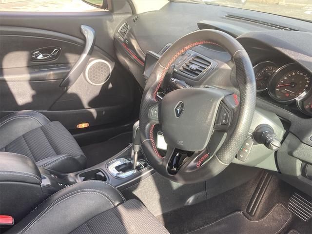 Renault MEGANE ESTATE 2013-03 181867-18