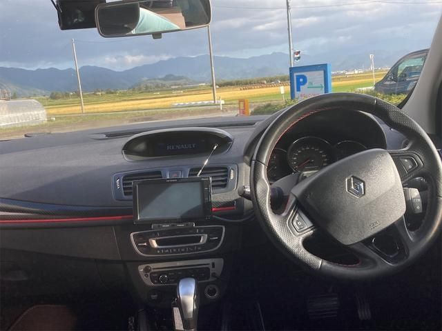 Renault MEGANE ESTATE 2013-03 181867-6