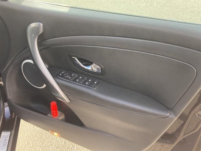 Renault MEGANE ESTATE 2013-03 181867-22