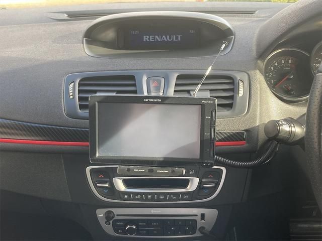 Renault MEGANE ESTATE 2013-03 181867-7