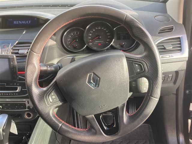 Renault MEGANE ESTATE 2013-03 181867-8