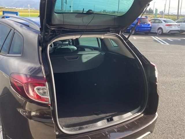 Renault MEGANE ESTATE 2013-03 181867-28