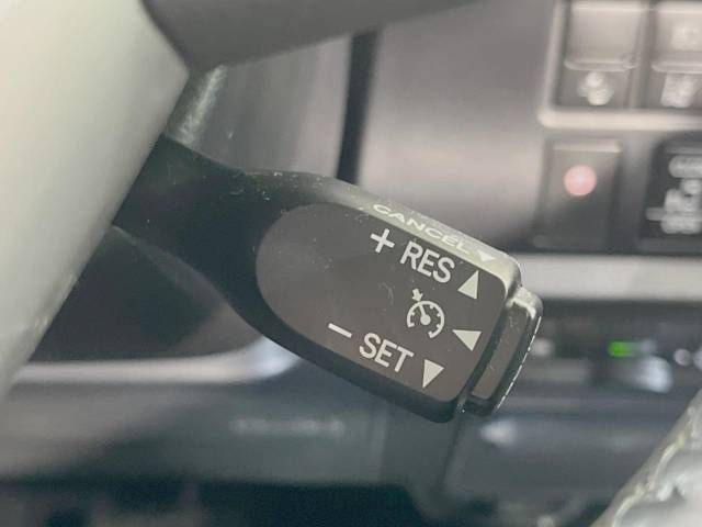 Toyota VOXY 2018-09 7630-6