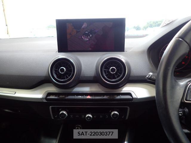 Audi Q2 2018-06 318030-15