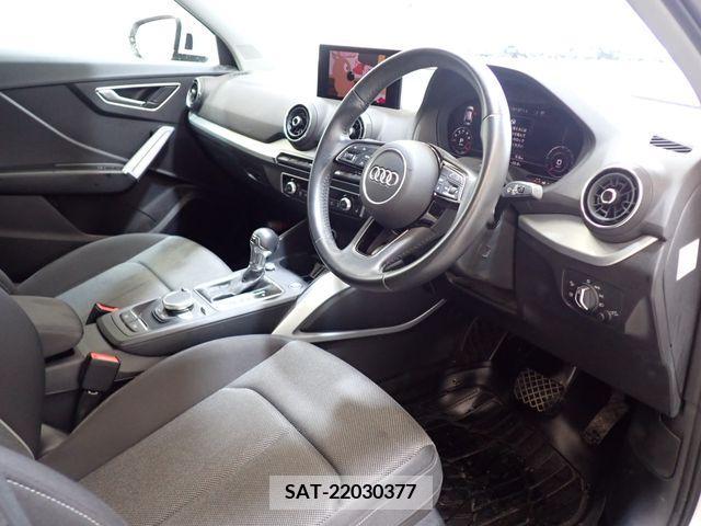 Audi Q2 2018-06 318030-1